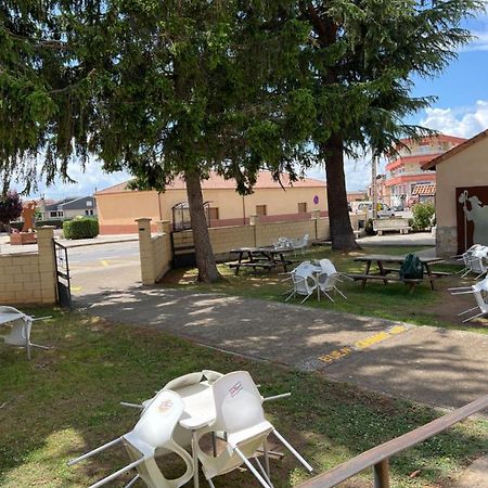 Albergue Municipal Albergue San Martín del Camino Exterior foto